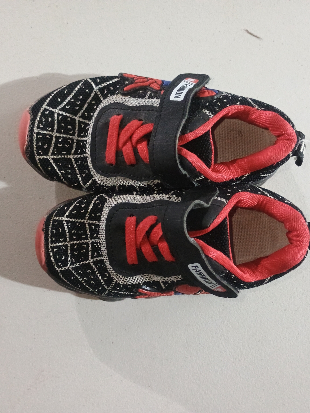 Source Unknown Black and Red Spider Motif Kids Velcro Sneakers